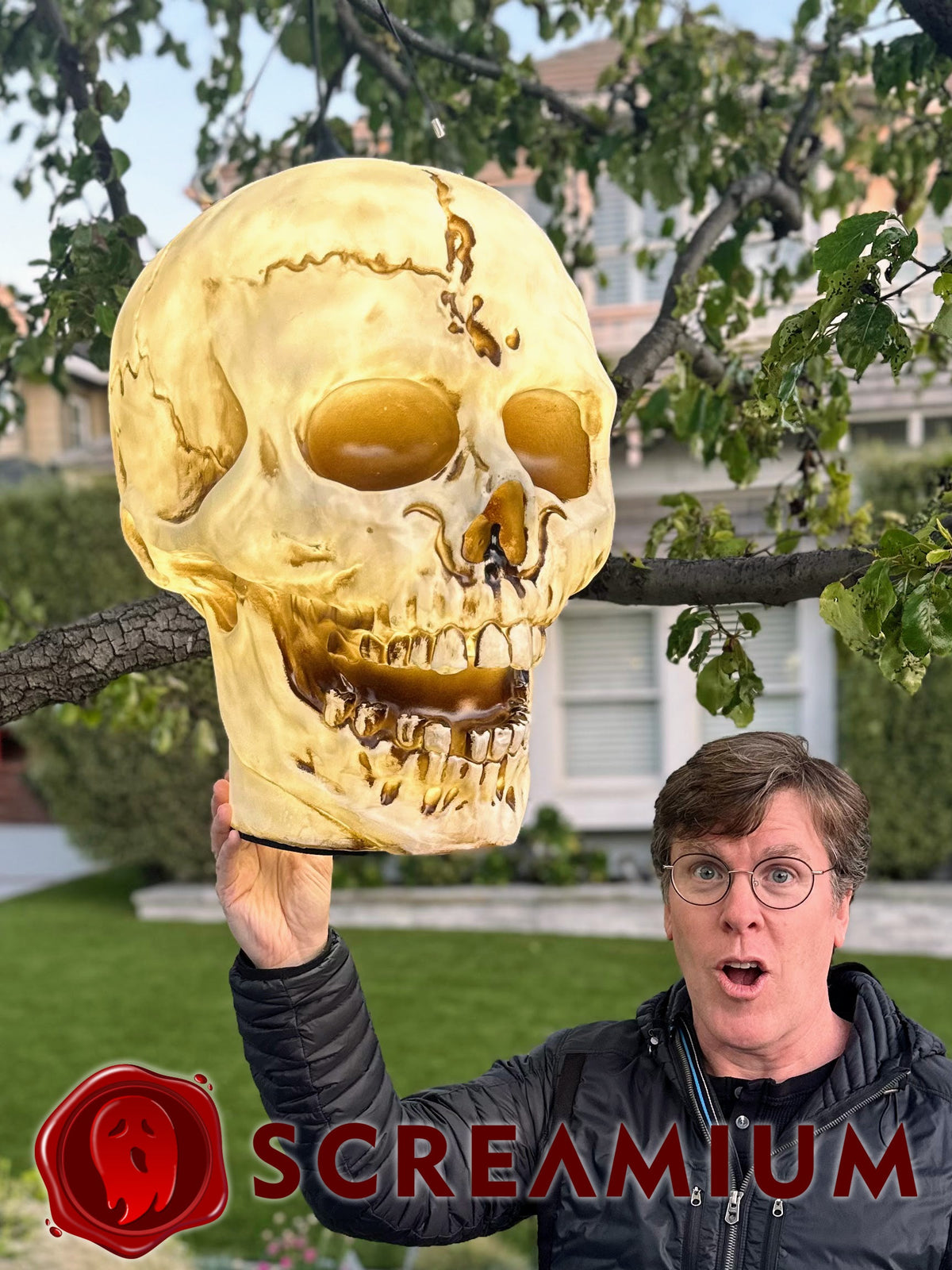 Giant Skull Pendant Lantern Prop 20-Inch-Tall Waterproof Outdoor Halloween Decoration